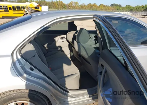 2007 Toyota Camry Le z USA, uszkodzony, nr VIN 4T1BE46K07U696626